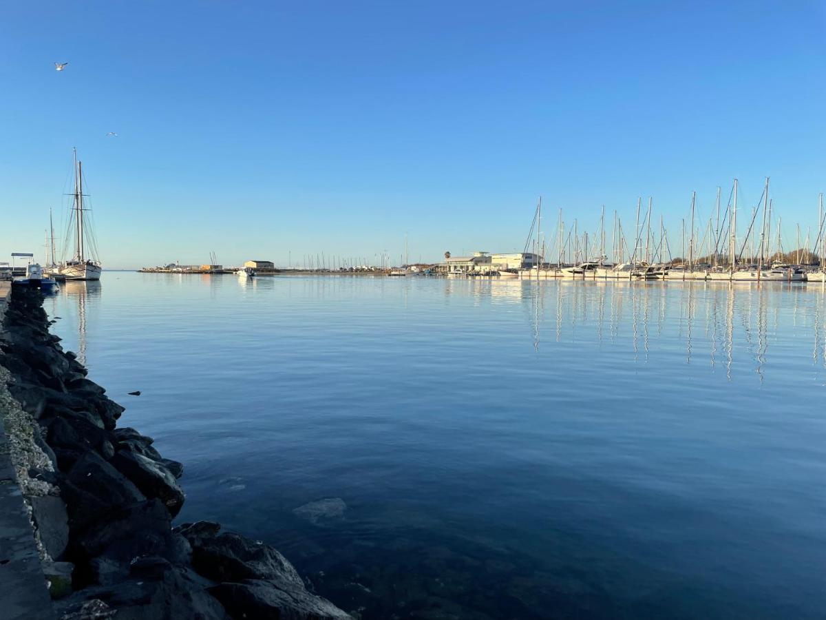 Les Argonautes: Beachfront Studio with Pool and Sea Views Agde Exterior photo