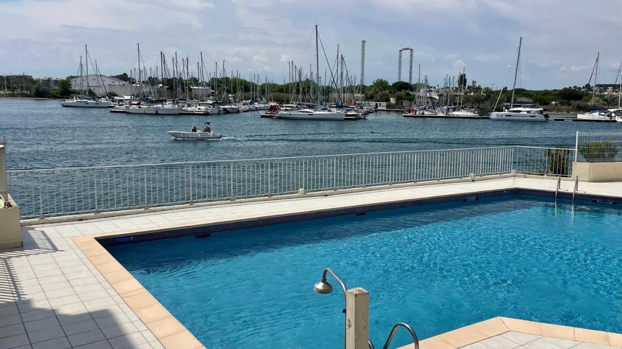 Les Argonautes: Beachfront Studio with Pool and Sea Views Agde Exterior photo