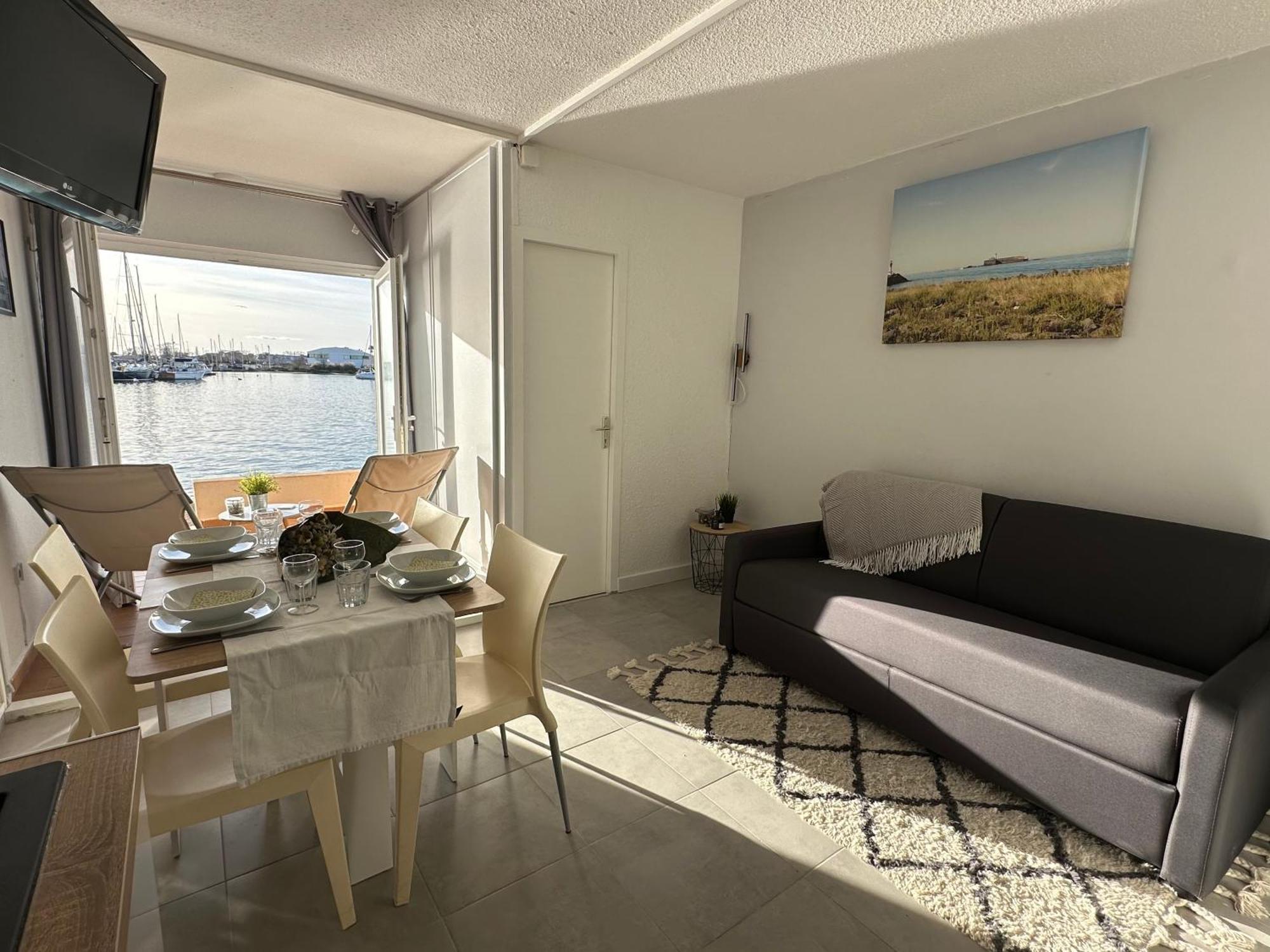 Les Argonautes: Beachfront Studio with Pool and Sea Views Agde Exterior photo