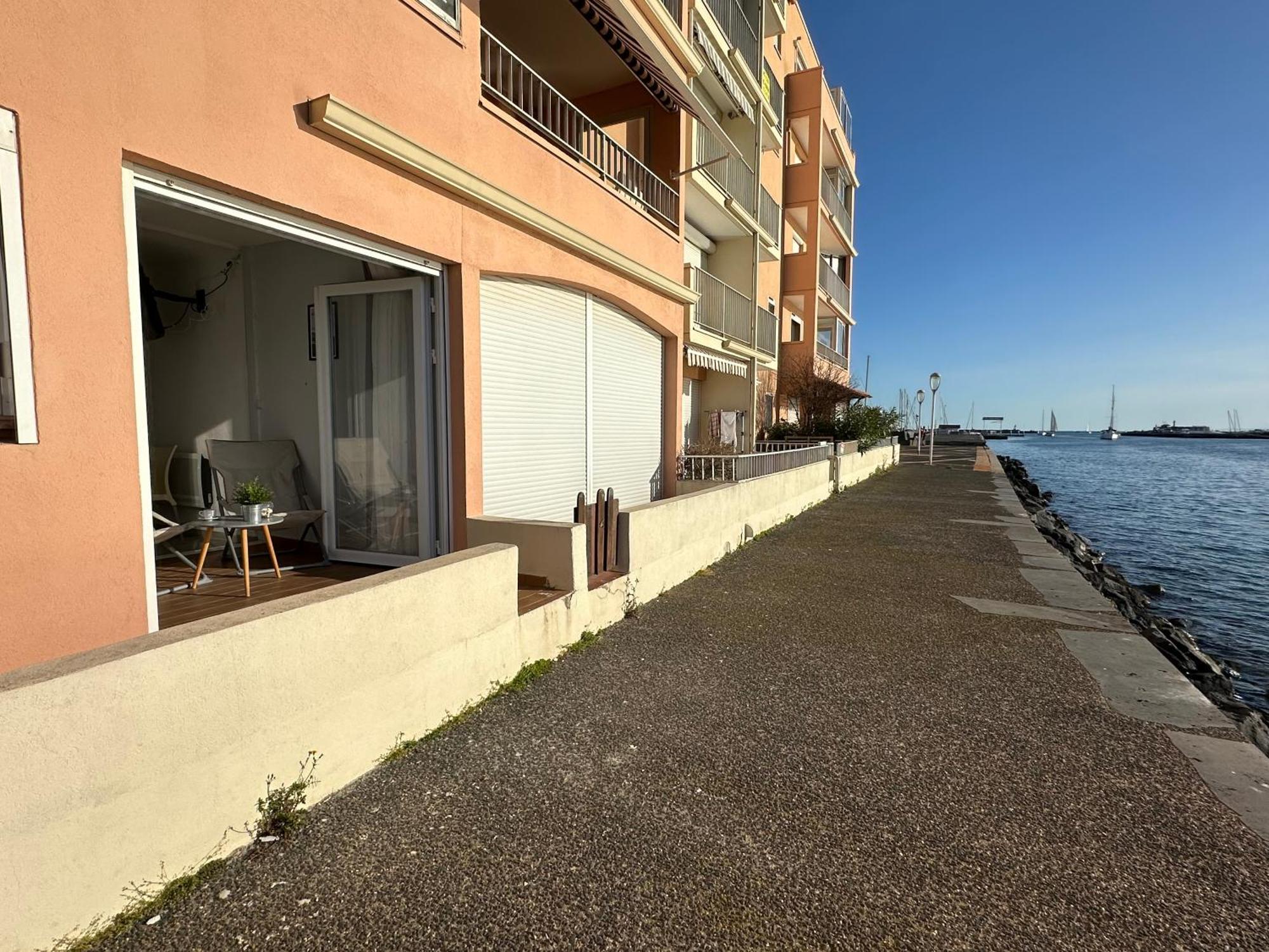 Les Argonautes: Beachfront Studio with Pool and Sea Views Agde Exterior photo