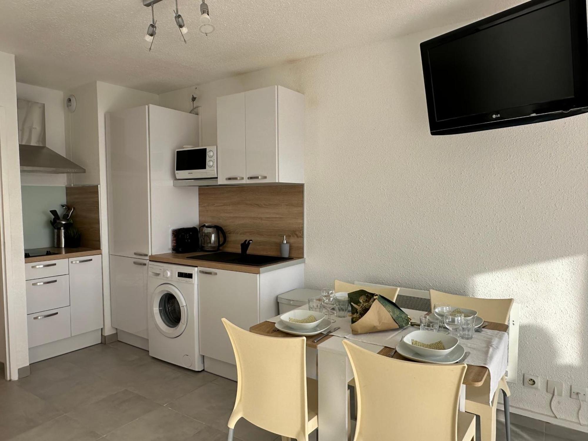Les Argonautes: Beachfront Studio with Pool and Sea Views Agde Exterior photo