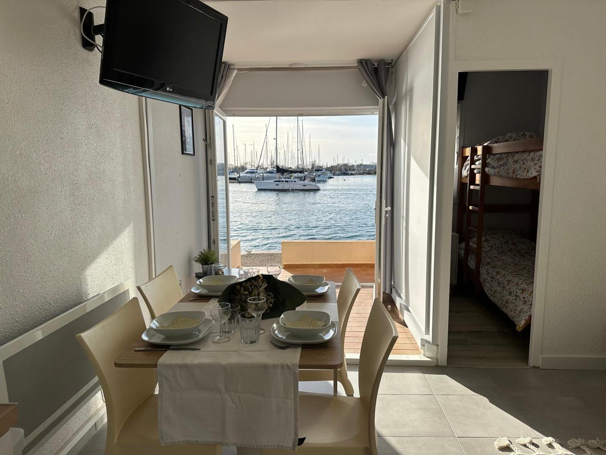 Les Argonautes: Beachfront Studio with Pool and Sea Views Agde Exterior photo