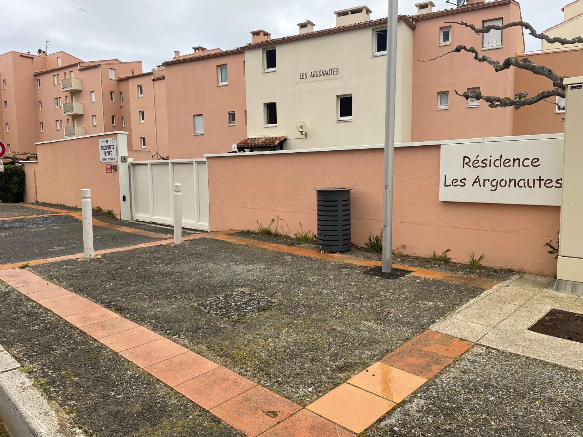 Les Argonautes: Beachfront Studio with Pool and Sea Views Agde Exterior photo