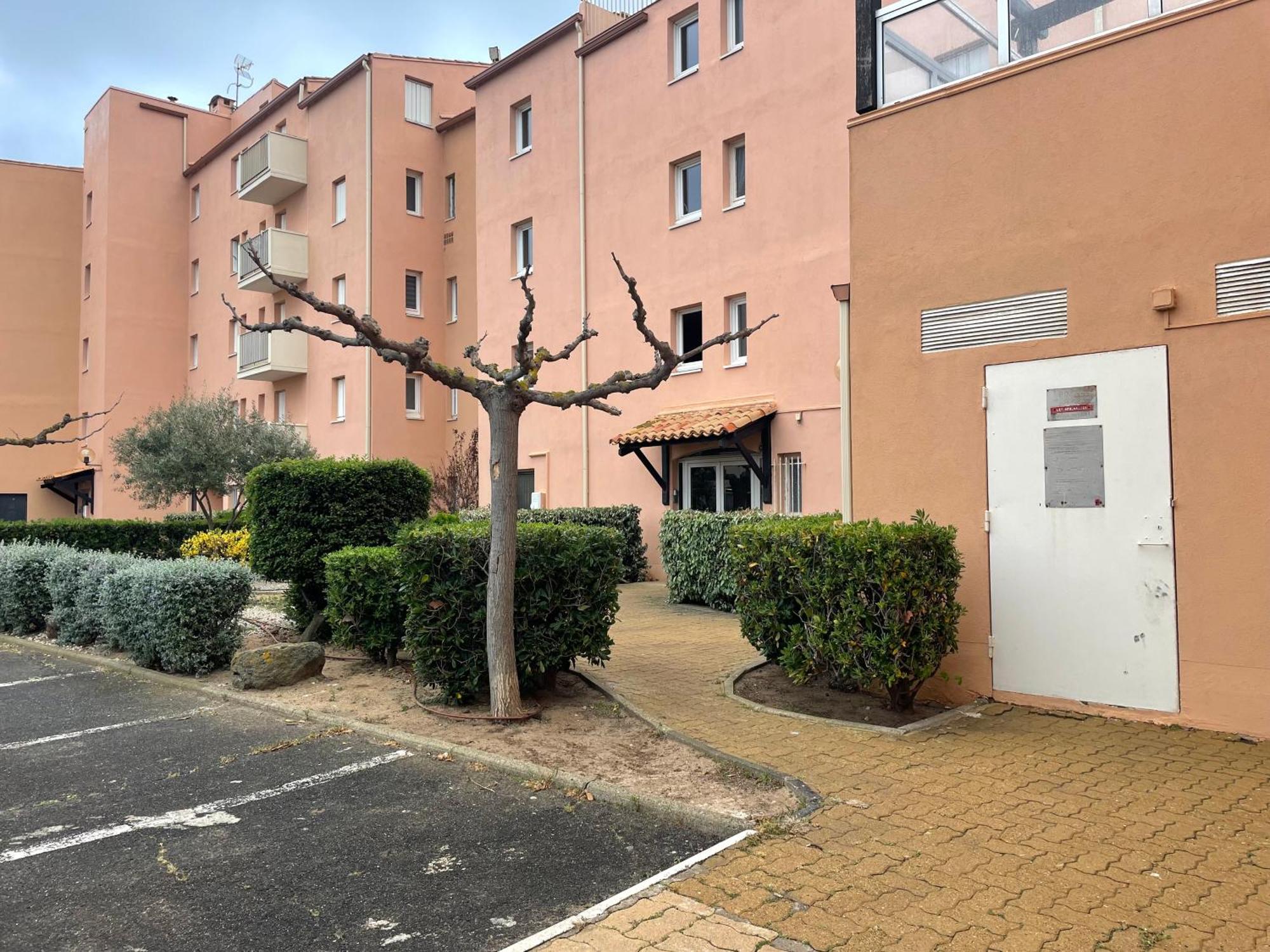 Les Argonautes: Beachfront Studio with Pool and Sea Views Agde Exterior photo
